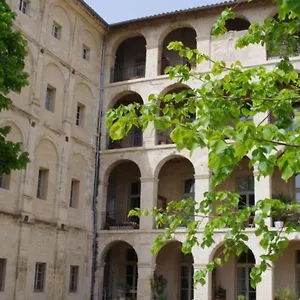 https://clos-des-arts-suspendus.fr-provencehotel.com
