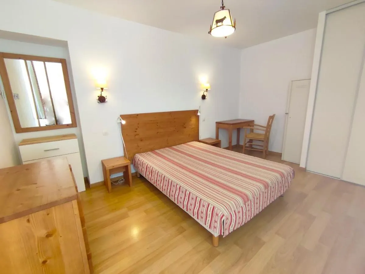 Pat 83, T2, Centre Luchon, Wifi, Casier A Skis, 4 Personnes Bagneres-de-Luchon Apartment
